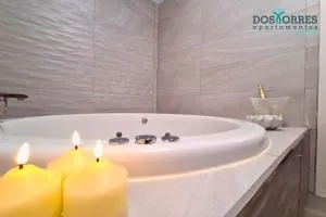 Dos Torres Bárbol - Jacuzzi en la Habitación y Garaje en el Centro - La Cartuja