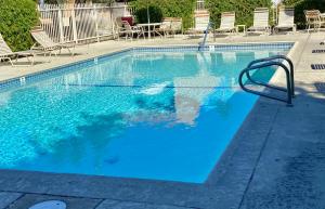 Charming 2-Bedroom Condo in Enchanting Palm Spring