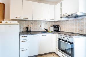 Apartment 2 with pool