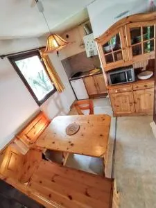 Bungalow confortable à Escaro avec piscine partagée - Escaro