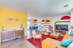 Hot Tub and Patio Desert Getaway in Joshua Tree!