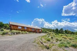 Sunset Cabin near Moab with Stunning Views! - Gateway