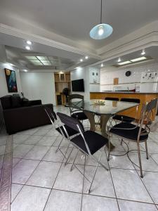 Apartamento no Centro - Família - Piscinas Quentes - Wi-Fi - em frente ao Lê Jardin