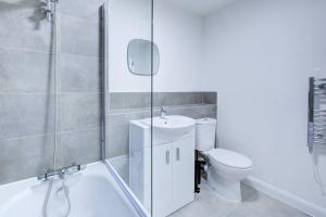 2bed 2bath In - Next To Station For 6 Free Parking