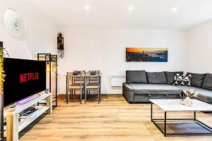 Stylish Apartment in Coventry Center With Free Parking