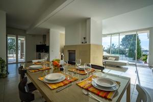 Villa Torricella Pool and Sunny Garden - Happy Rentals