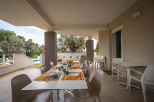 Villa Torricella Pool and Sunny Garden - Happy Rentals