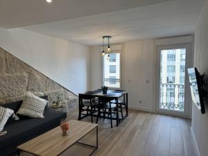 CENTRO VIGO Apartamento reformado, AVE-VIALIA - muy céntrico 5PAX