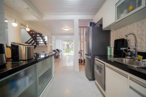 250 metros da praia! Casa 4 quartos