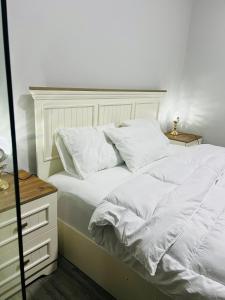 استديو فندقي راقي داخل كومباوند بيفرلي هيلز الشيخ زايد