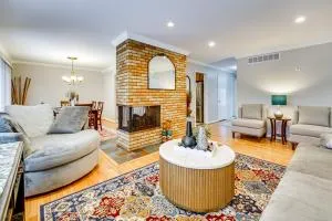 Fire Pit and Yard Family Home in Farmington Hills! - بونتياك