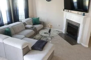 Stylish home 12 minutes from the airport 20 minutes away from Atlanta downtown midtown and Buckhead - فيربورن