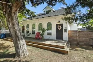 Bishop Arts District Boho Cinema House - Oak Cliff