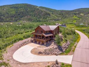 Ski and Ride Mountain Haus - Hot Tub, Fire Pit, Game Room & Deck