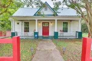 Farmhouse on 1 Acre Near Historic Dtwn Danville - Semora