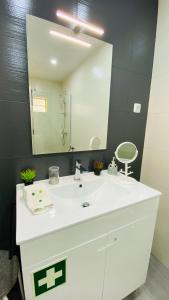 Apartamento a 5 min a pé da praia, com terraço grande ao sol, no Rés-Chão