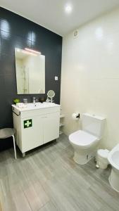 Apartamento a 5 min a pé da praia, com terraço grande ao sol, no Rés-Chão