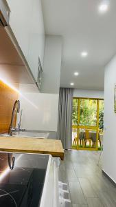 Apartamento a 5 min a pé da praia, com terraço grande ao sol, no Rés-Chão