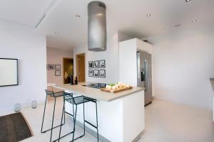 ValMar Ocean and Pool View Apartment