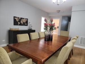 Beautiful Big 3 bedroom Quiet Apt near downtown