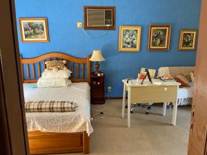 Casa espaƧosa em estilo colonial
