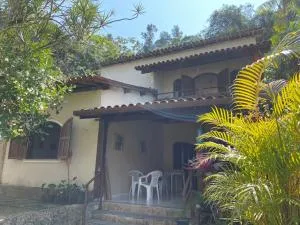 Casa espaçosa em estilo colonial - Jurumirim