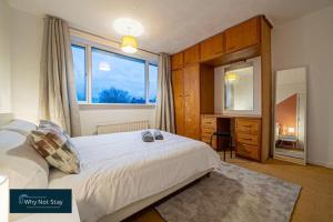 Cosy 6 bed home Early, Reading