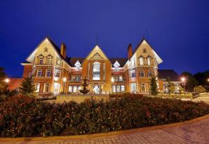 PortAventura Hotel Lucys Mansion - Includes unlimited access & Express wristband to PortAventura Park & Ferrari Land