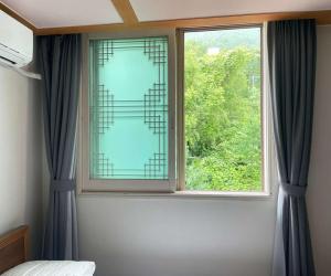 Ulsan Yeongnam Alps Sandia Oncheon