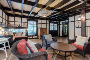 Pavillion Paradise is Walking Distance to Lake Michigan