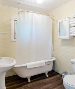 Pavillion Paradise is Walking Distance to Lake Michigan