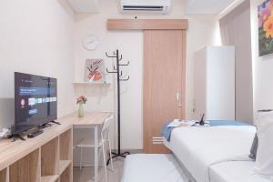 Good Place and Cozy Studio Apartment B Residence By Travelio