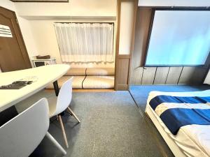 大国町駅徒歩3分 なんば駅1駅 最大6名 ロイヤル601