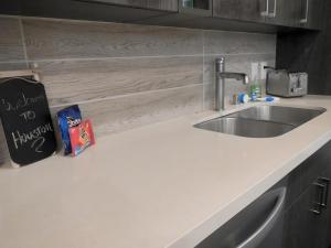 Downtown Houston Gem Stylish, Central & Self Check-In