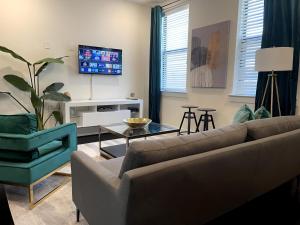 Downtown Houston Gem Stylish, Central & Self Check-In