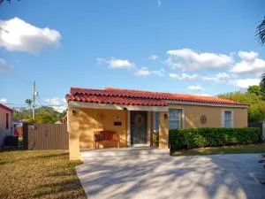 Welcome to Miami Springs Charm - هياليه