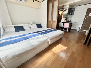 大国町駅徒歩3分 なんば駅1駅 最大6名 ロイヤル901