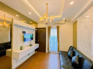 Good and Warm 2BR at Transpark Cibubur Apartment By Travelio