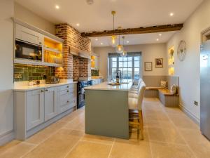 The Farmhouse - Uk48653