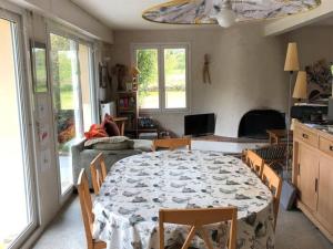Maisons de vacances Maison spacieuse a Carnac, 5 pieces, 5000m² jardin, animaux OK, parking, proche plages - FR-1-377-96 : photos des chambres