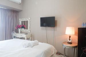 Luxurious Studio Room at Orchard Supermall Mansion Apartment By Travelio
