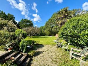 Maisons de vacances Maison spacieuse a Carnac, 5 pieces, 5000m² jardin, animaux OK, parking, proche plages - FR-1-377-96 : photos des chambres