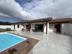Cambo-les-Bains : Maison 3 Pièces, Piscine Privée, Internet, Parking - FR-1-495-148 - Ustaritz