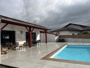 Maisons de vacances Cambo-les-Bains : Maison 3 Pieces, Piscine Privee, Internet, Parking - FR-1-495-148 : photos des chambres