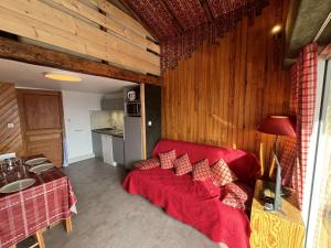 Appartement rénové 2 pièces + mezzanine près des pistes, calme et confort - FR-1-297-349