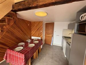 Appartement rénové 2 pièces + mezzanine près des pistes, calme et confort - FR-1-297-349