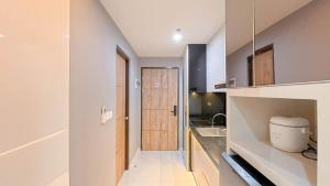 The Luxury Studio at Delft Ciputra Makassar Apartment By Travelio