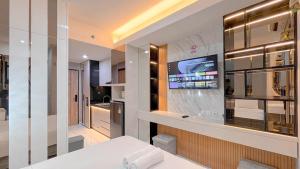 The Luxury Studio at Delft Ciputra Makassar Apartment By Travelio