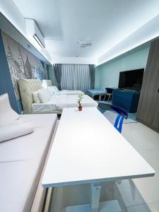 Lovely Penthouse near Airport, City of Dreams 8pax