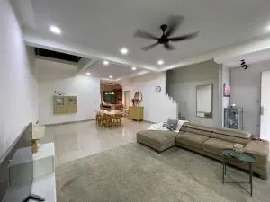 Rumah Burong - A spacious homestay in Sendayan - Kampong Baharu Jimah